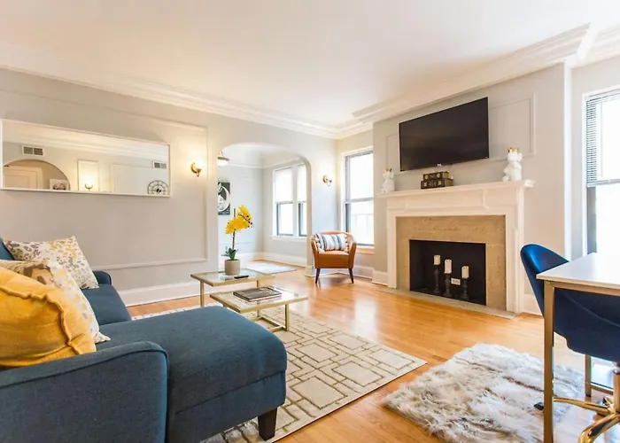 Downtown Guild Magnificent Mile, Gold Coast #4 *
